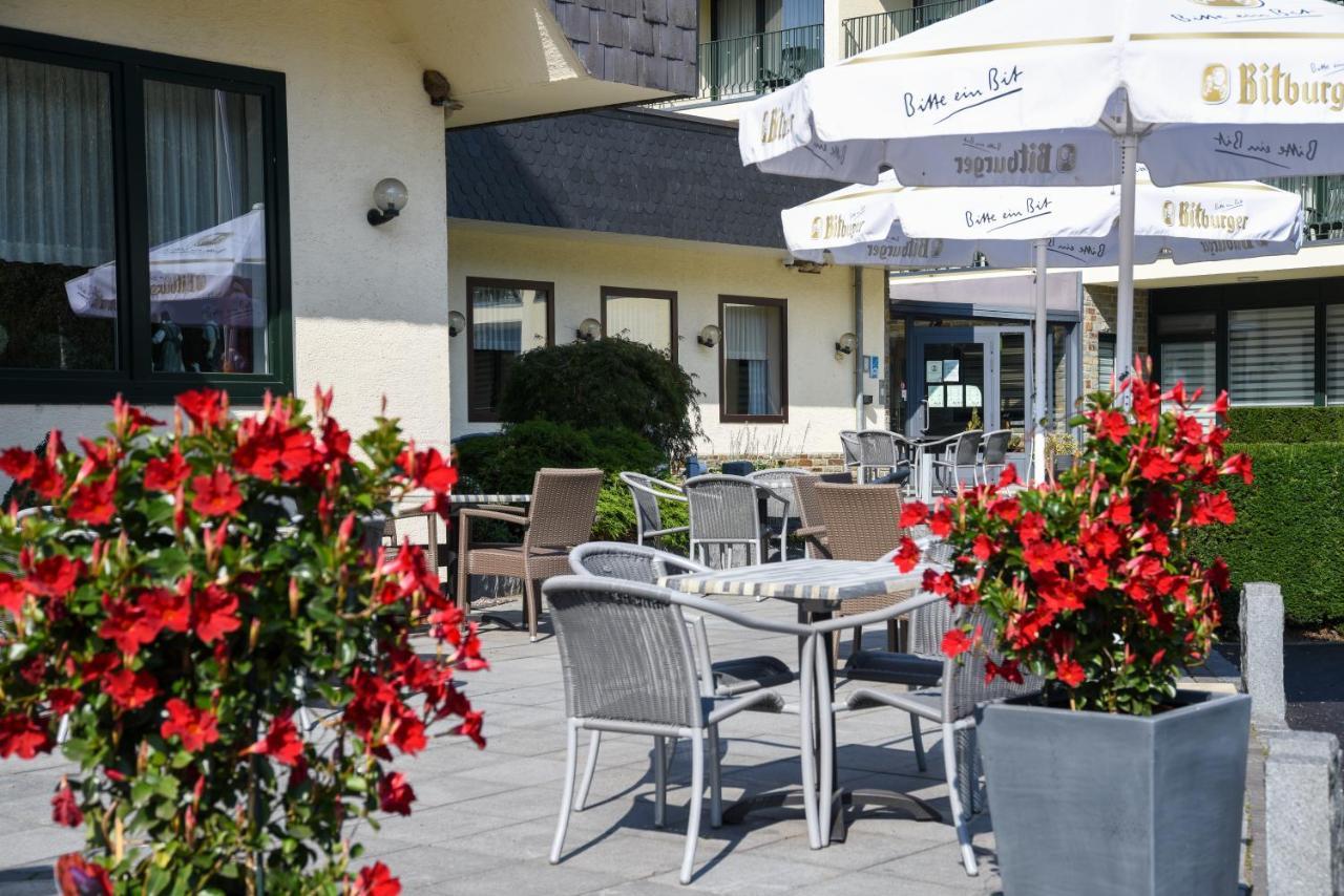 Hotel Haus Tiefenbach Бюллинген Экстерьер фото