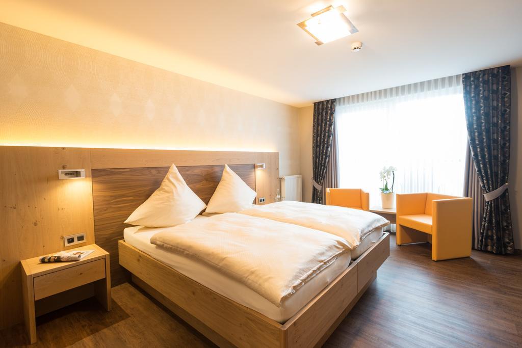 Hotel Haus Tiefenbach Бюллинген Номер фото