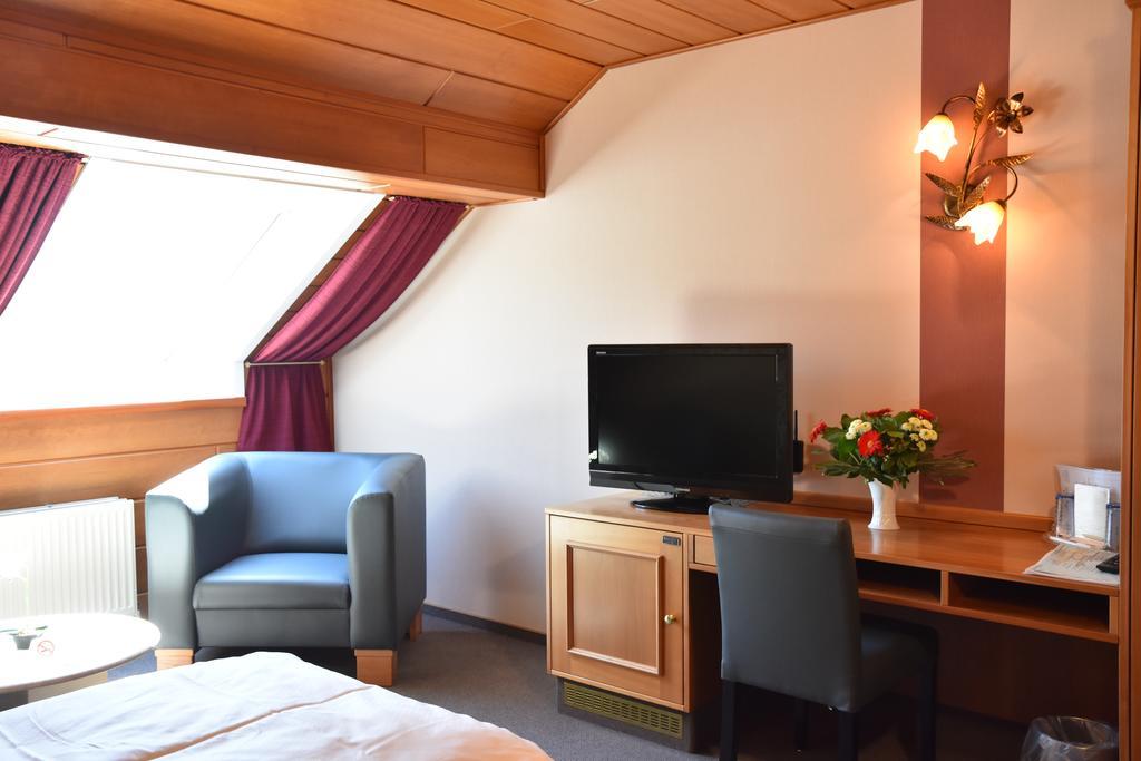 Hotel Haus Tiefenbach Бюллинген Экстерьер фото