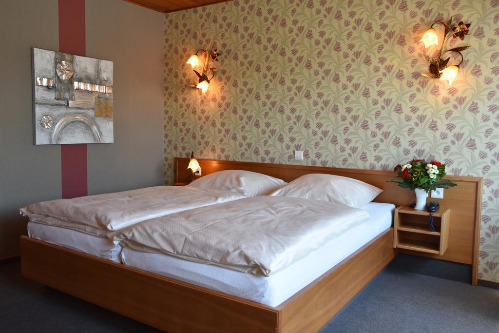 Hotel Haus Tiefenbach Бюллинген Экстерьер фото